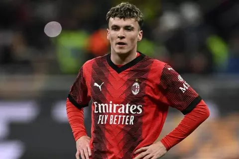 بورنموث يضم أليكس خيمينيز من ميلان